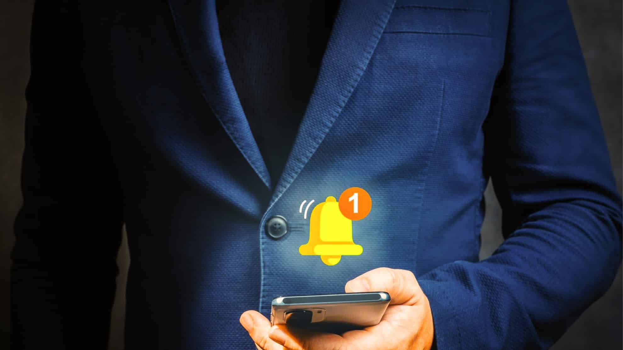 How Daily Notifications Help Contractors Stay Organized